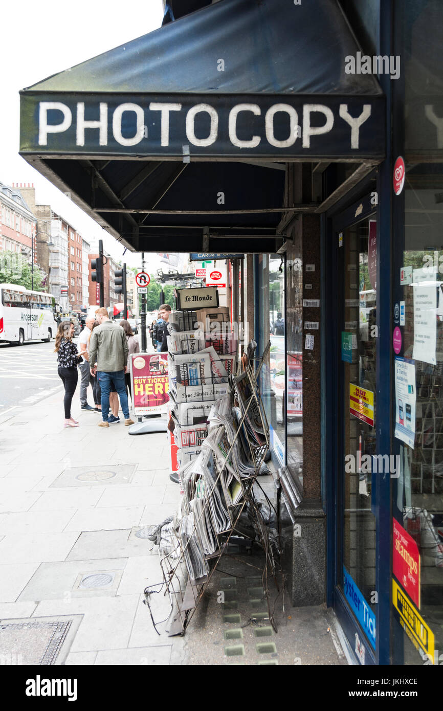 Photocopy shop hi res stock photography and images Alamy