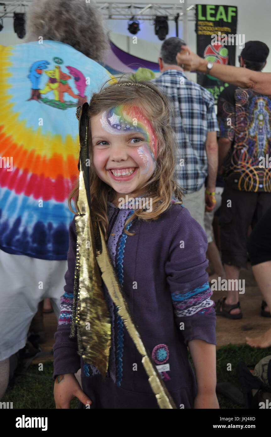 Girl at music festival hi-res stock photography and images - Alamy