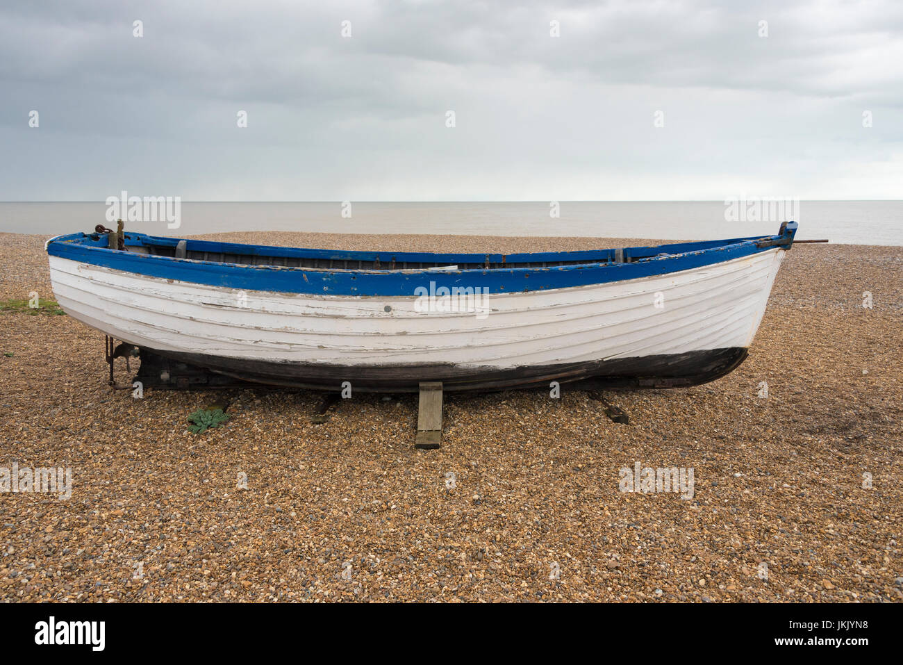 Old boat on beach hi-res stock photography and images - Alamy