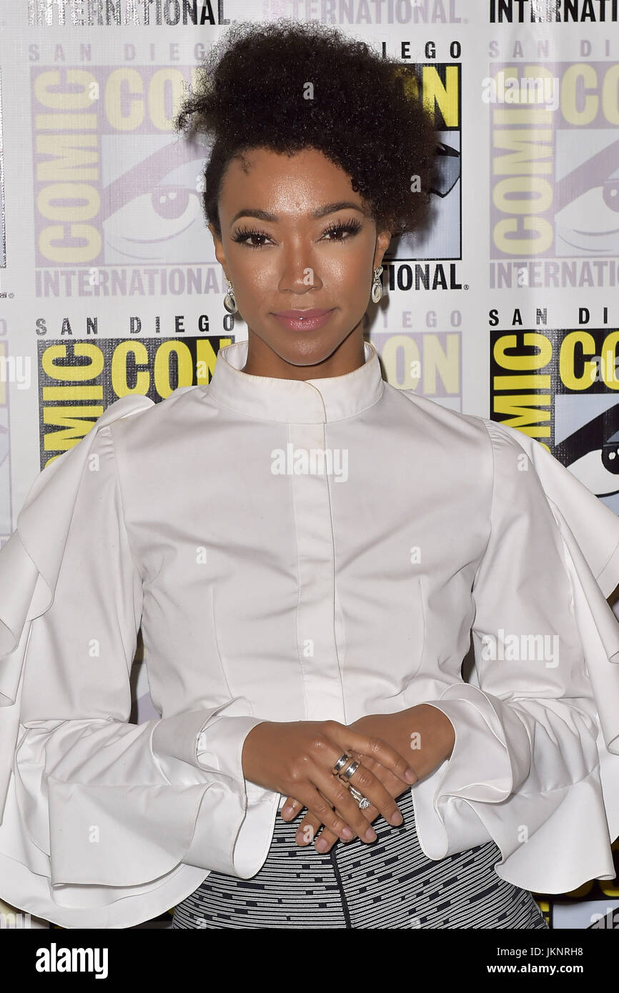 Sonequa Martin-Green attends the 'Star Trek: Discovery' press line during Comic-Con International 2017 at Hilton Bayfront on July 22, 2017 in San Diego, California. | Verwendung weltweit/picture alliance Stock Photo