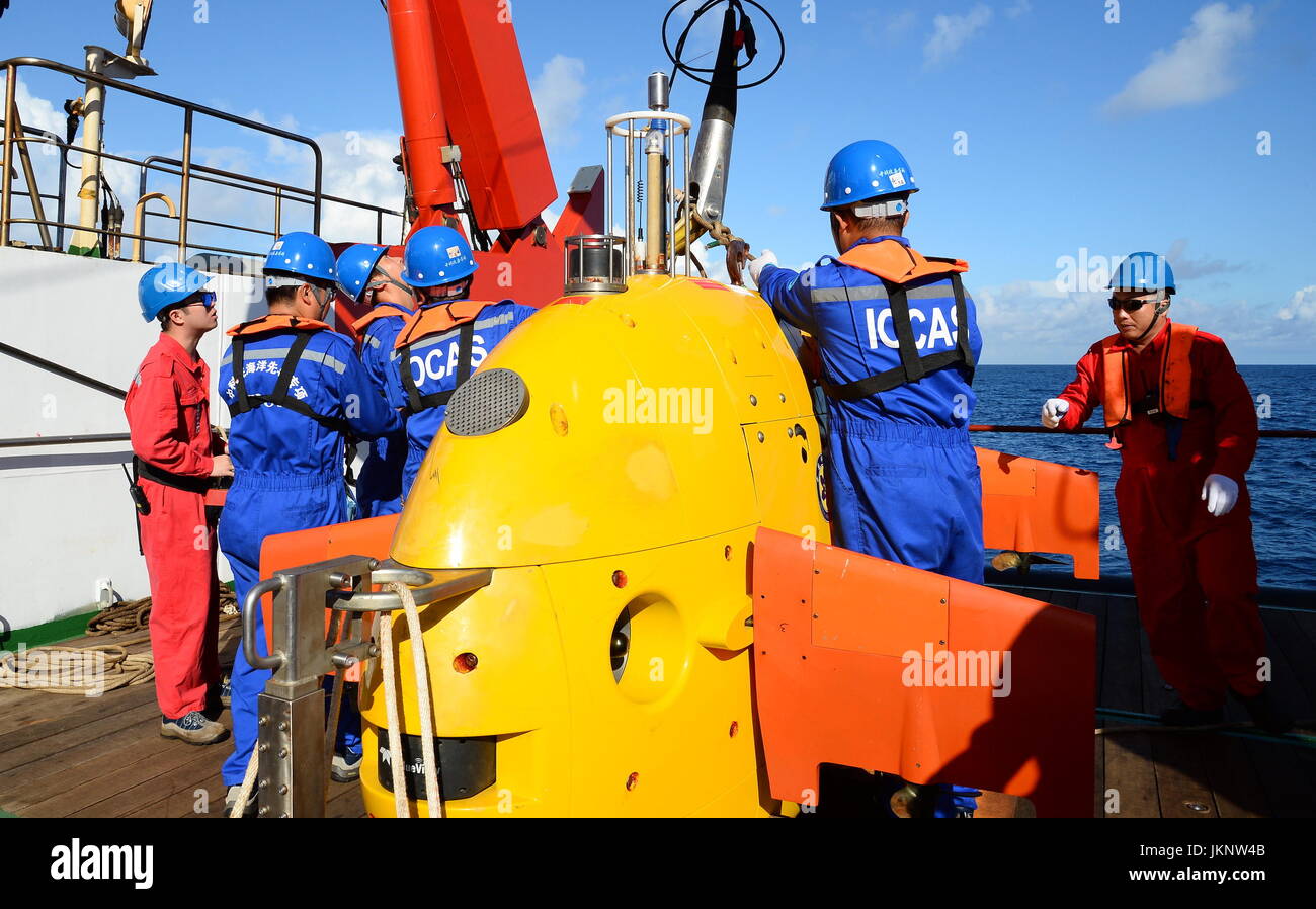 Aboard Kexue Vessel. 24th July, 2017. Scientific researchers make preparation for the first experimental operation of the country's self-developed underwater robot in the South China Sea, July 24, 2017. It is expected to stay underwater for 20 hours. Credit: Zhang Xudong/Xinhua/Alamy Live News Stock Photo