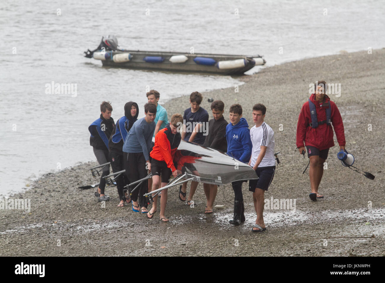 London UK. 24th July 2017. Rowers with sculling boats experience overcast cloudy conditions on River Thames in  Putney  Credit: amer ghazzal/Alamy Live News Stock Photo