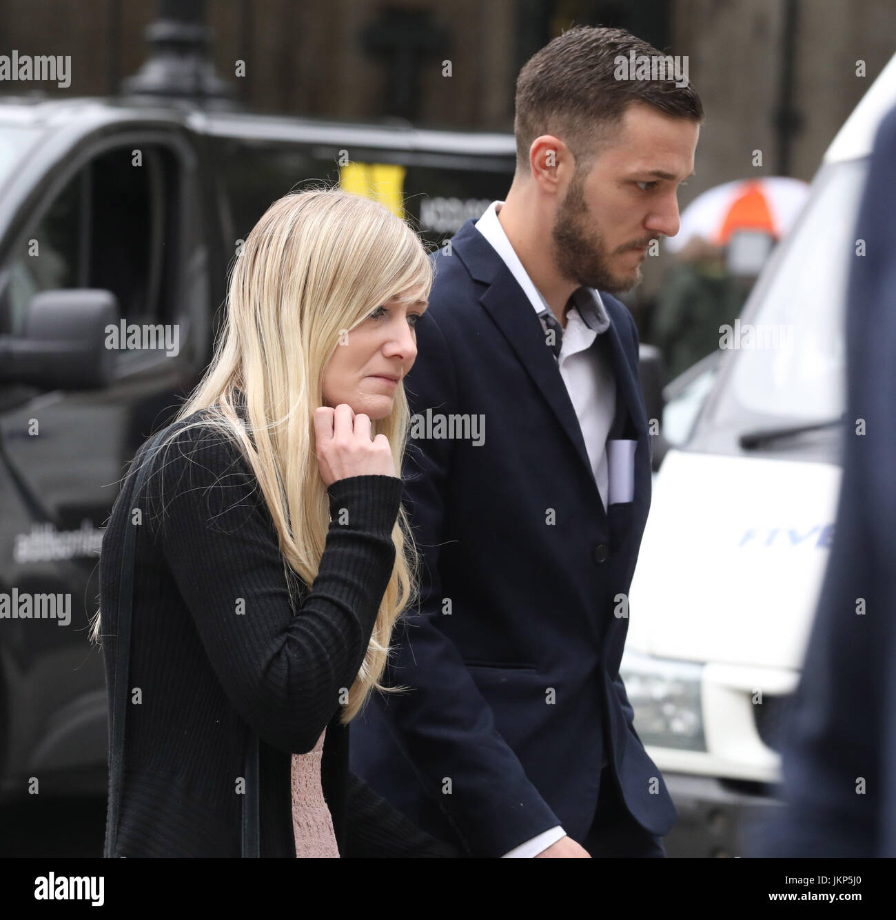 London, UK. 24th July, 2017. Pic shows:  24.7.17 High Court London Charlie Gard parents Connie Yates and Chris Gard emotional as they arrive to packed press corps and cheers of supporters    Pic by Gavin Rodgers/Pixel 8000 Ltd Credit: Gavin Rodgers/Alamy Live News Credit: Gavin Rodgers/Alamy Live News Stock Photo