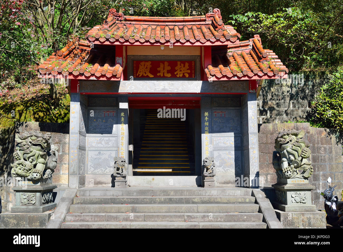 Gong bei temple hi-res stock photography and images - Alamy