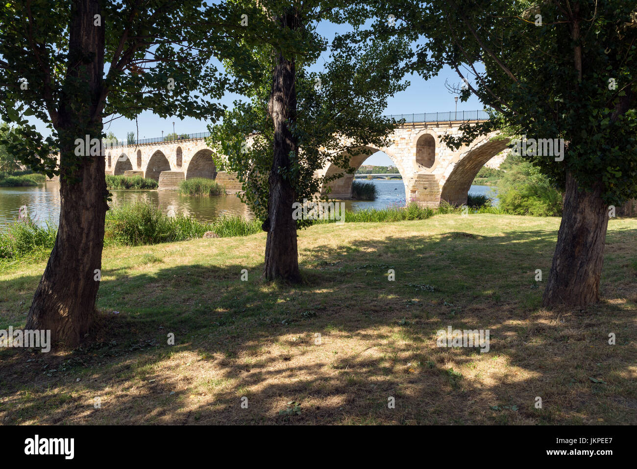 Medieval bridge over duero hi-res stock photography and images - Alamy