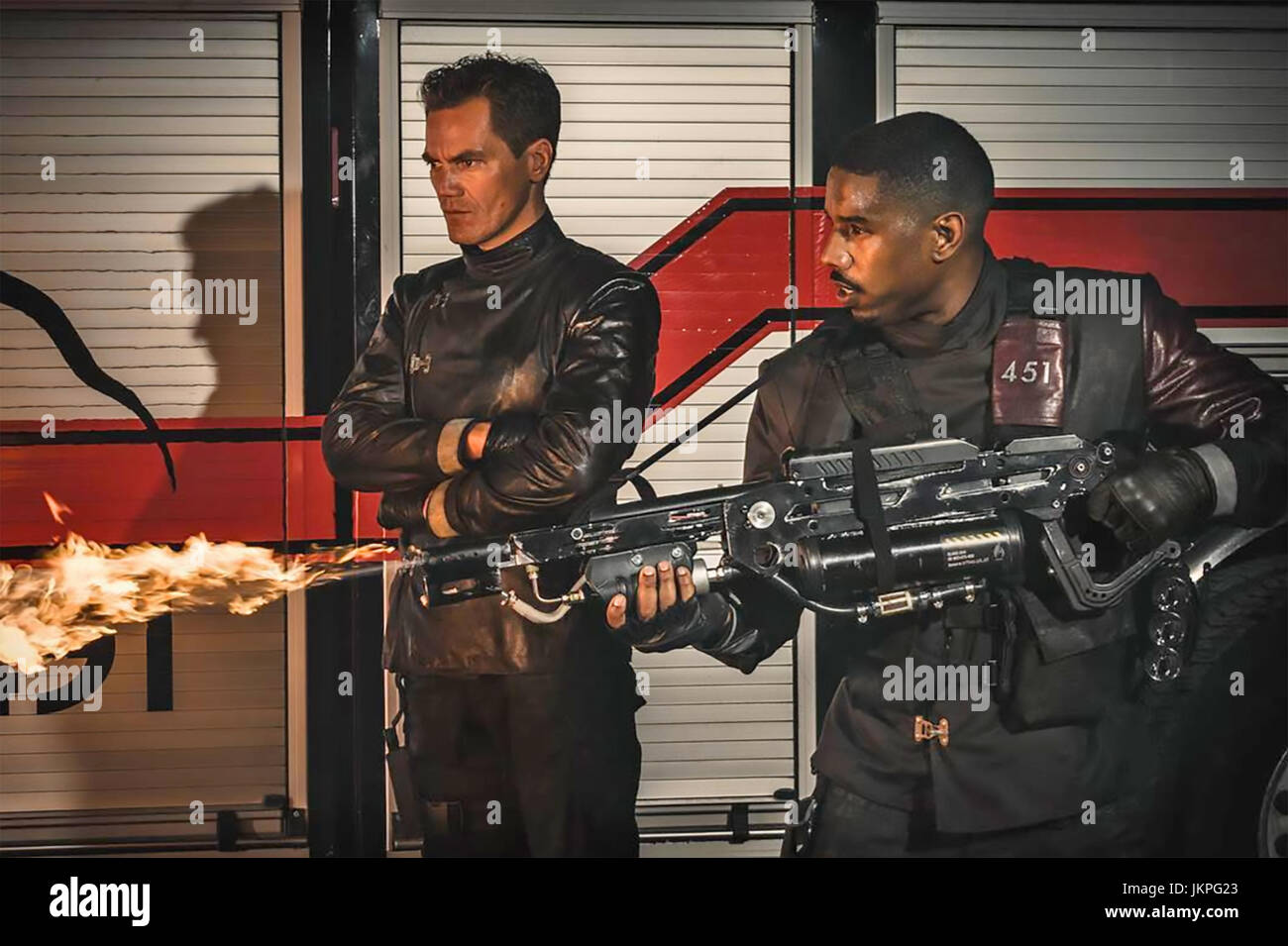 FAHRENHEIT 451 2017 HBO Films production with Michael Shannon at left and Michael  B. Jordan Stock Photo - Alamy