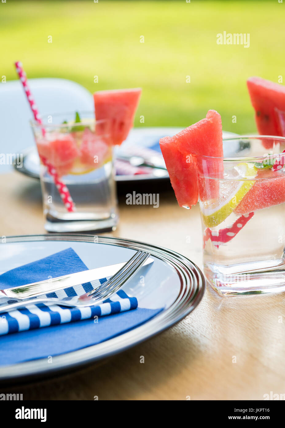 Summer garden party table setting Stock Photo Alamy