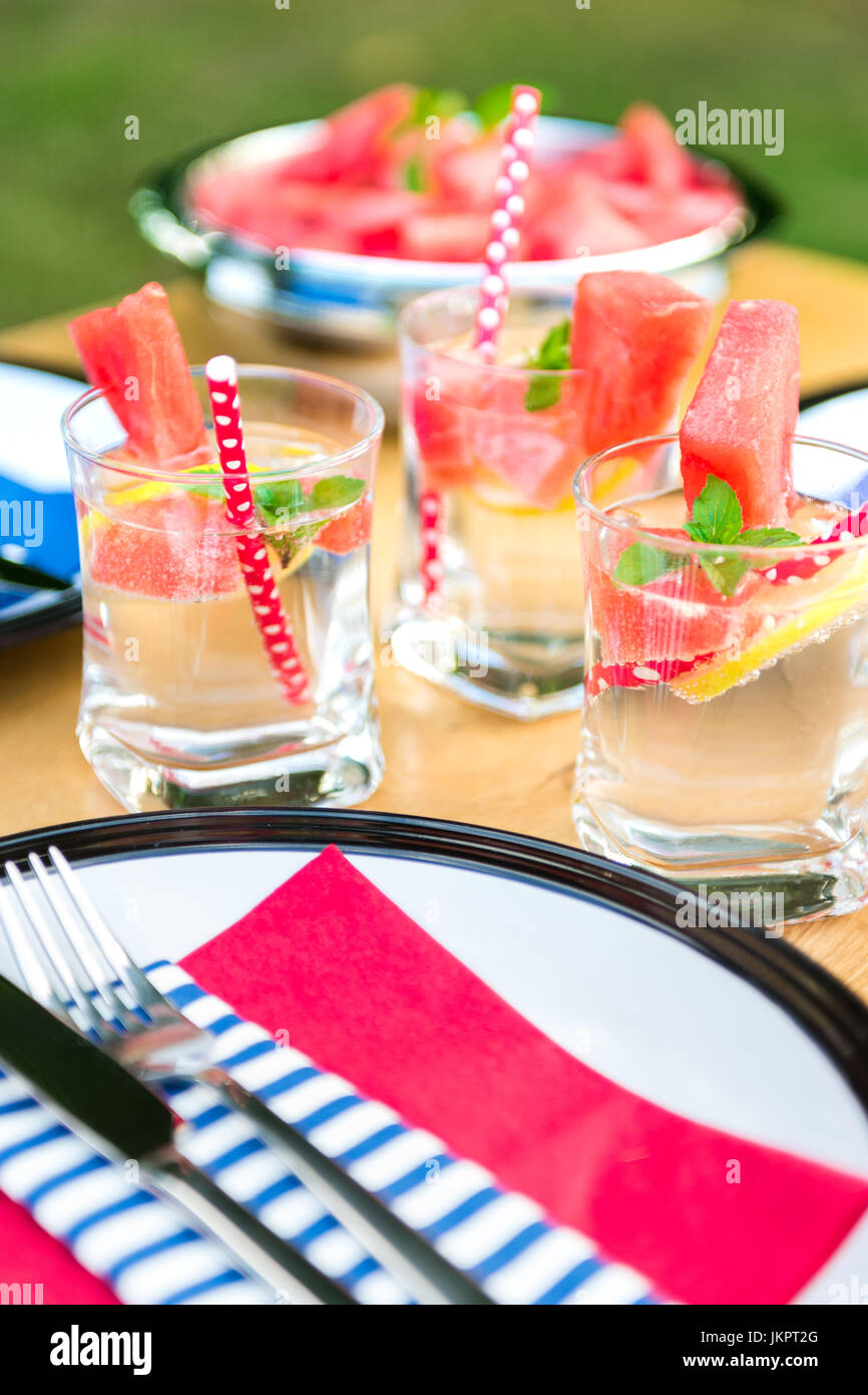 Summer garden party table setting Stock Photo Alamy