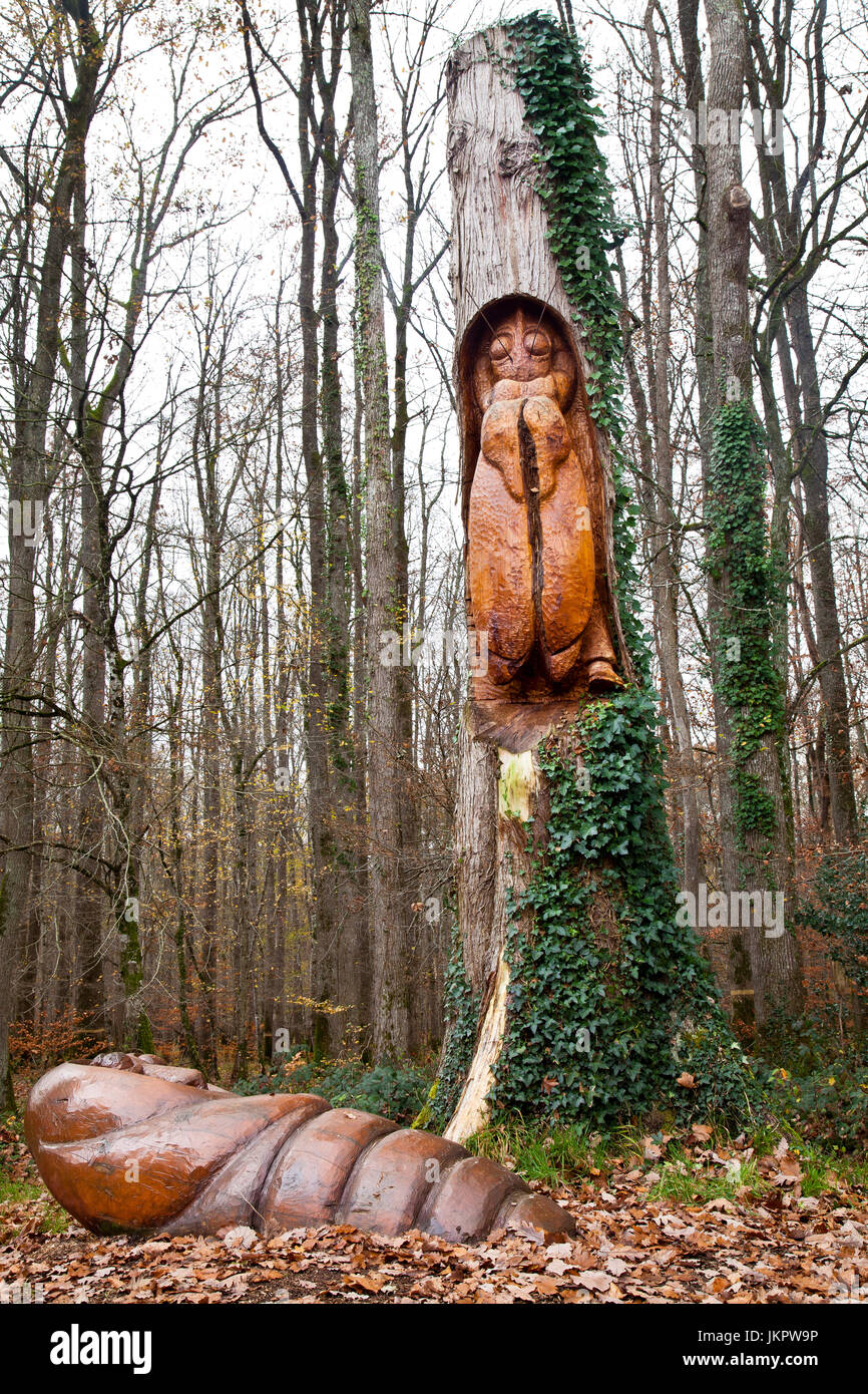 Sculpture sculpture bois de champignon Banque de photographies et d'images  à haute résolution - Alamy
