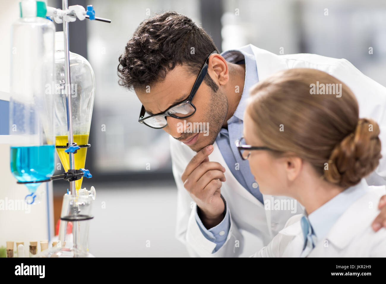 быть и работать ученым. быть и работать ученым. молодые ученые картинки. сколько зарабатывают ученые. быть и работать ученым.