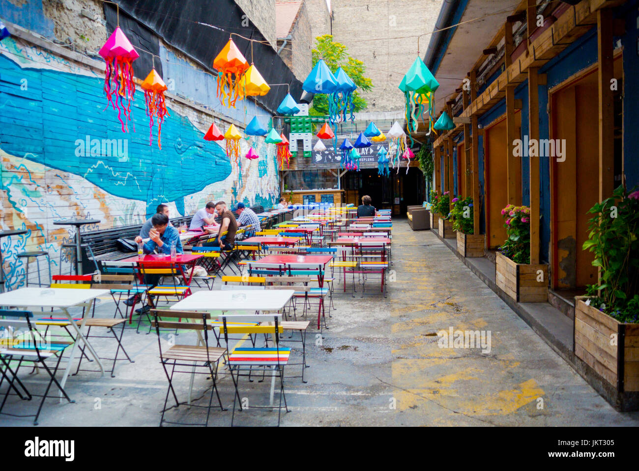 Budapest ruin bar hi-res stock photography and images - Alamy