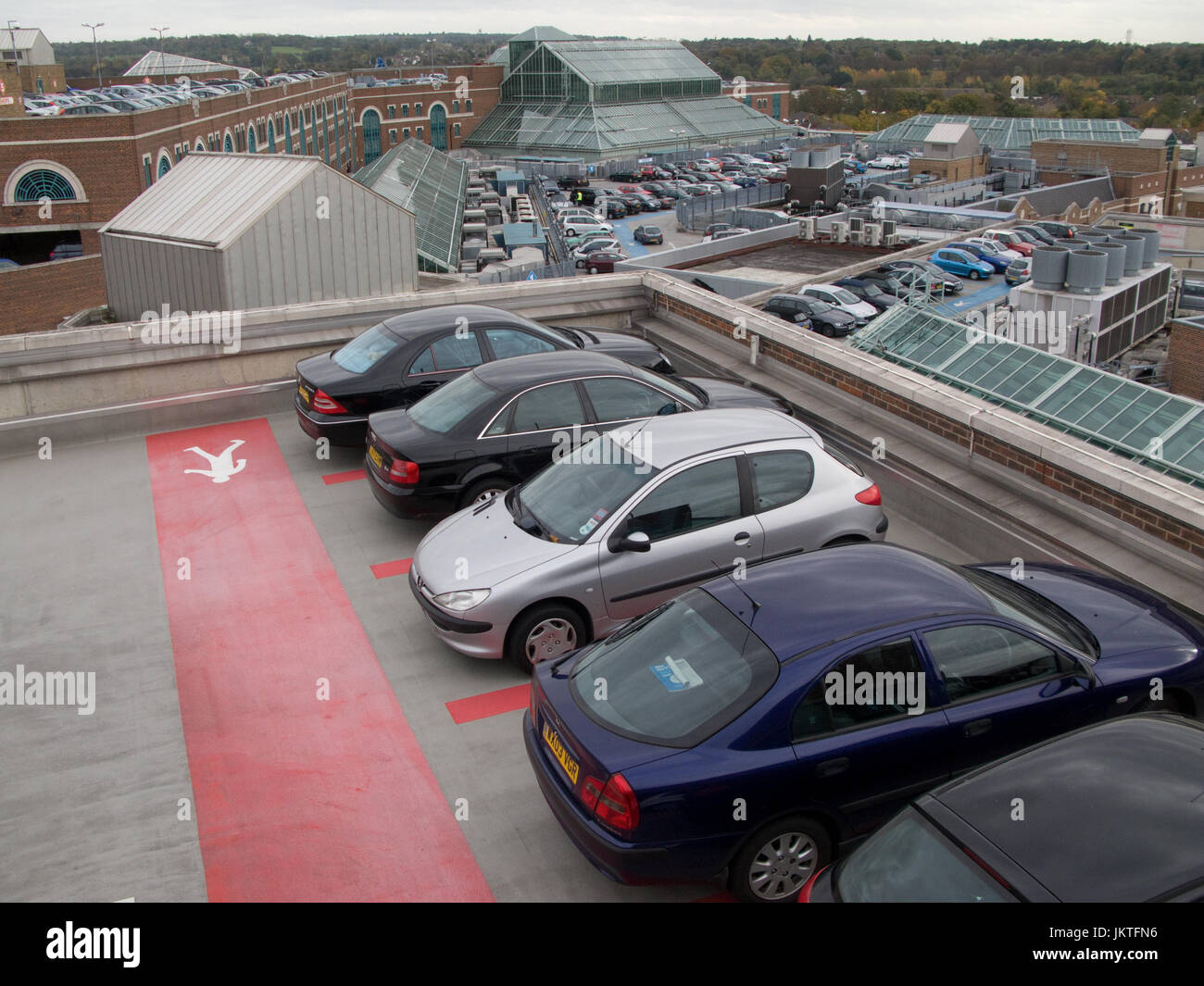 Cars in rooftop carpark at shopping centre Stock Photo Alamy