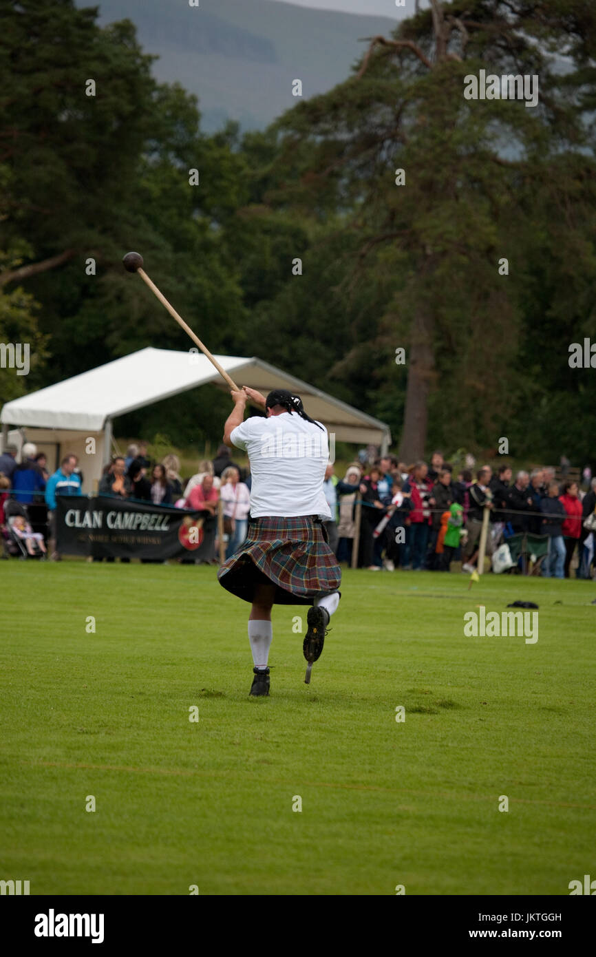 Hammer thrower at Inverary Highland Games Stock Photo Alamy