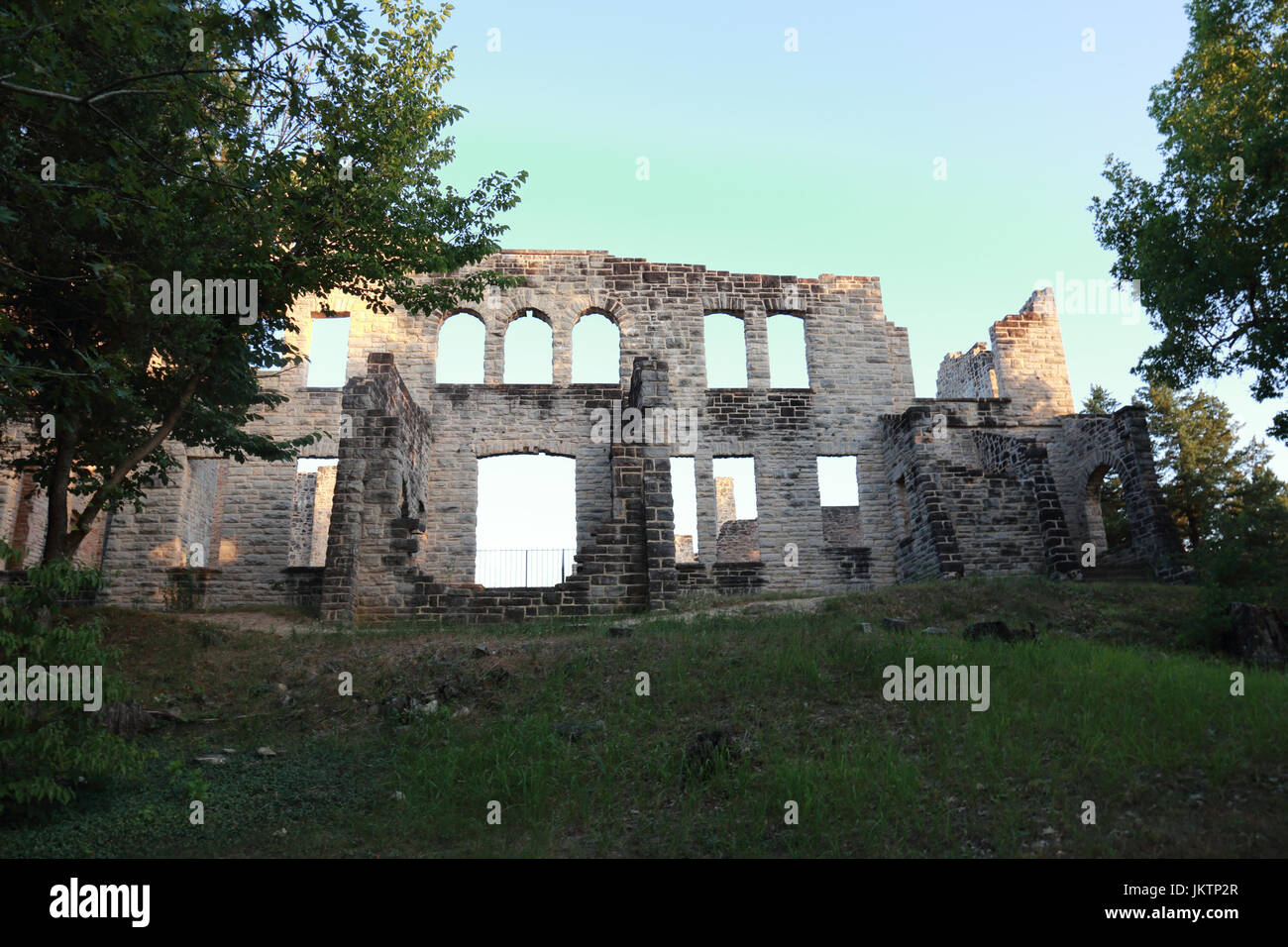 Castle ruins ha ha tonka state park hi-res stock photography and images