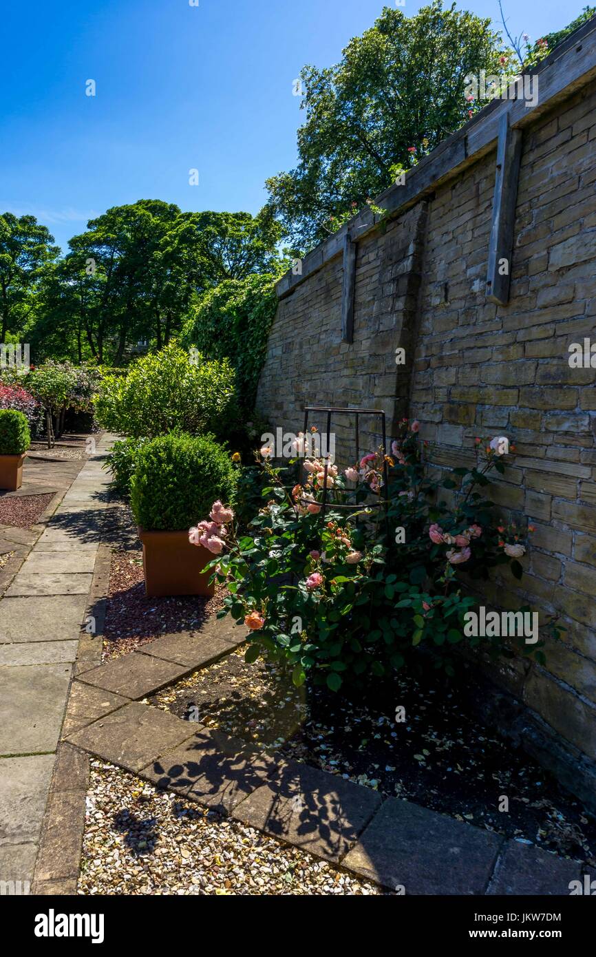 Walled garden hi-res stock photography and images - Alamy