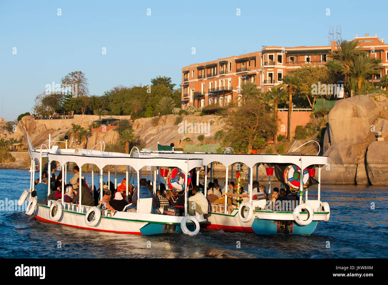 Aegypten, Assuan, Boote vor dem Old Cataract Hotel Stock Photo