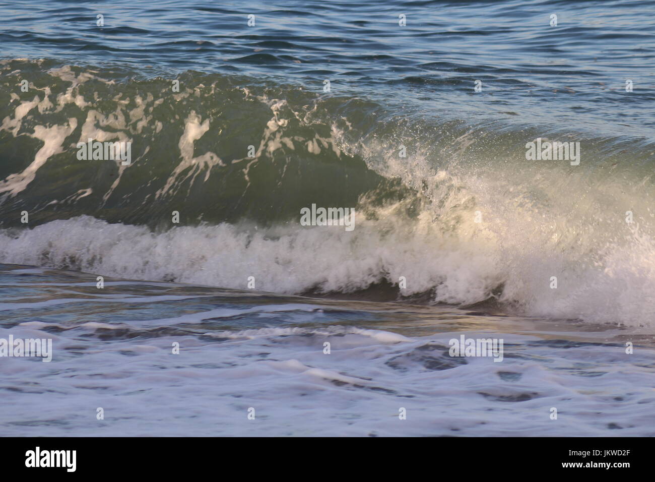 Sunlight in waves hi-res stock photography and images - Alamy