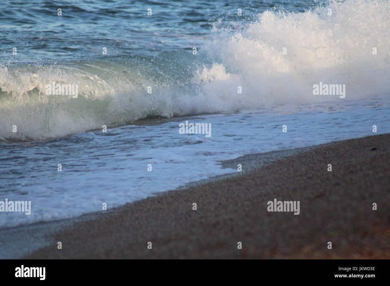 Beautiful beach with waves hi-res stock photography and images - Alamy