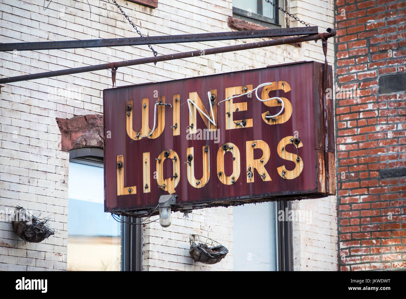 Liquor store sign hires stock photography and images Alamy