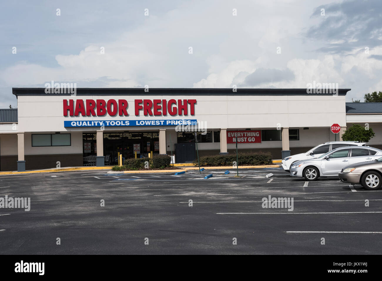 Harbor freight tools hires stock photography and images Alamy