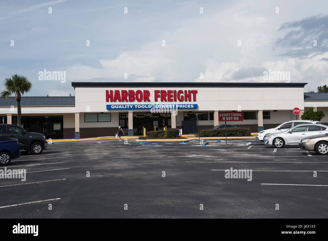Harbor freight tools hires stock photography and images Alamy