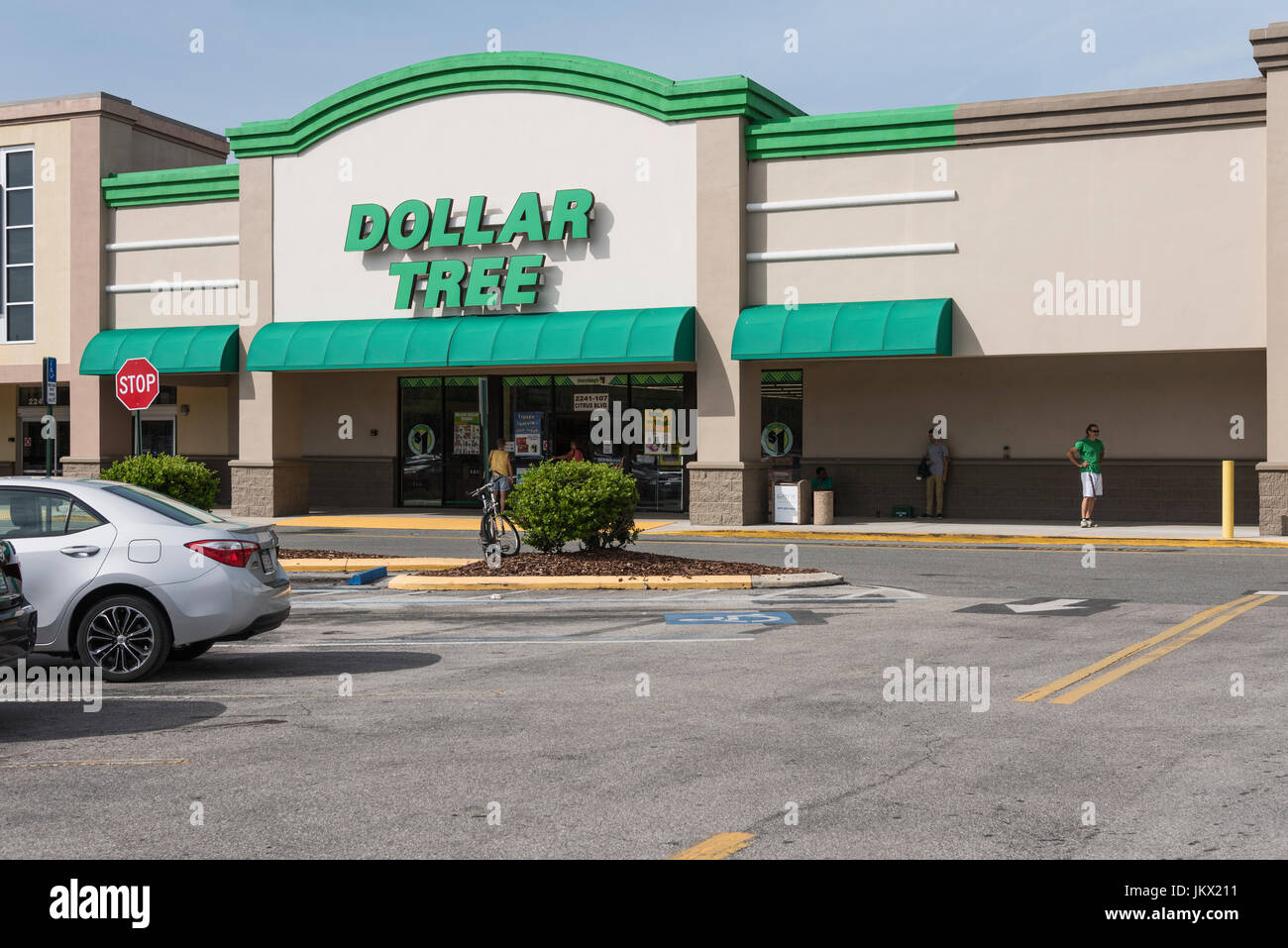 Dollar tree store hires stock photography and images Alamy