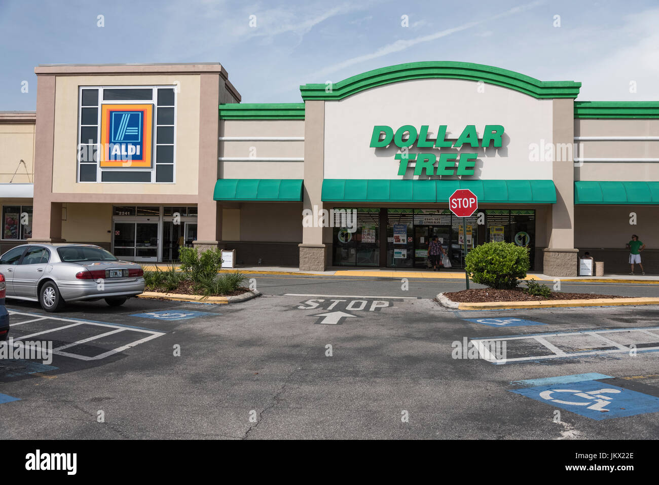 Dollar Tree Store Stock Photo - Alamy