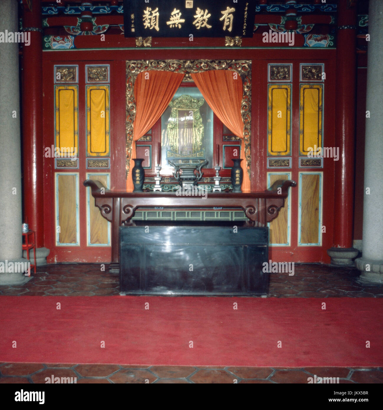 Altar Im Konfuzius Tempel In Taipeh Taiwan 1980er Jahre Altar At The Confiucius Temple Of Taipei Taiwan 1980s Stock Photo Alamy