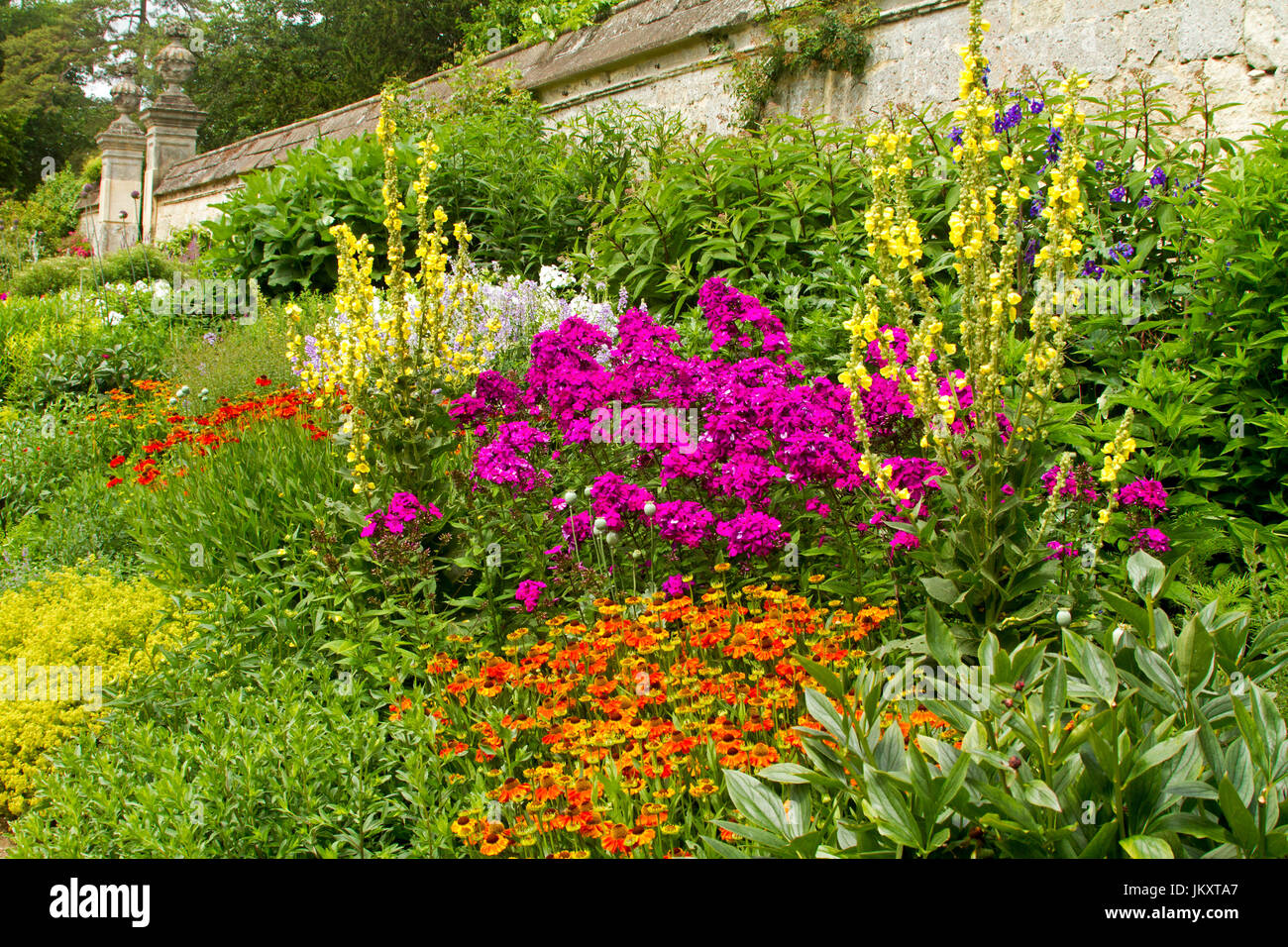 English Cottage Gardens High Resolution Stock Photography and Images