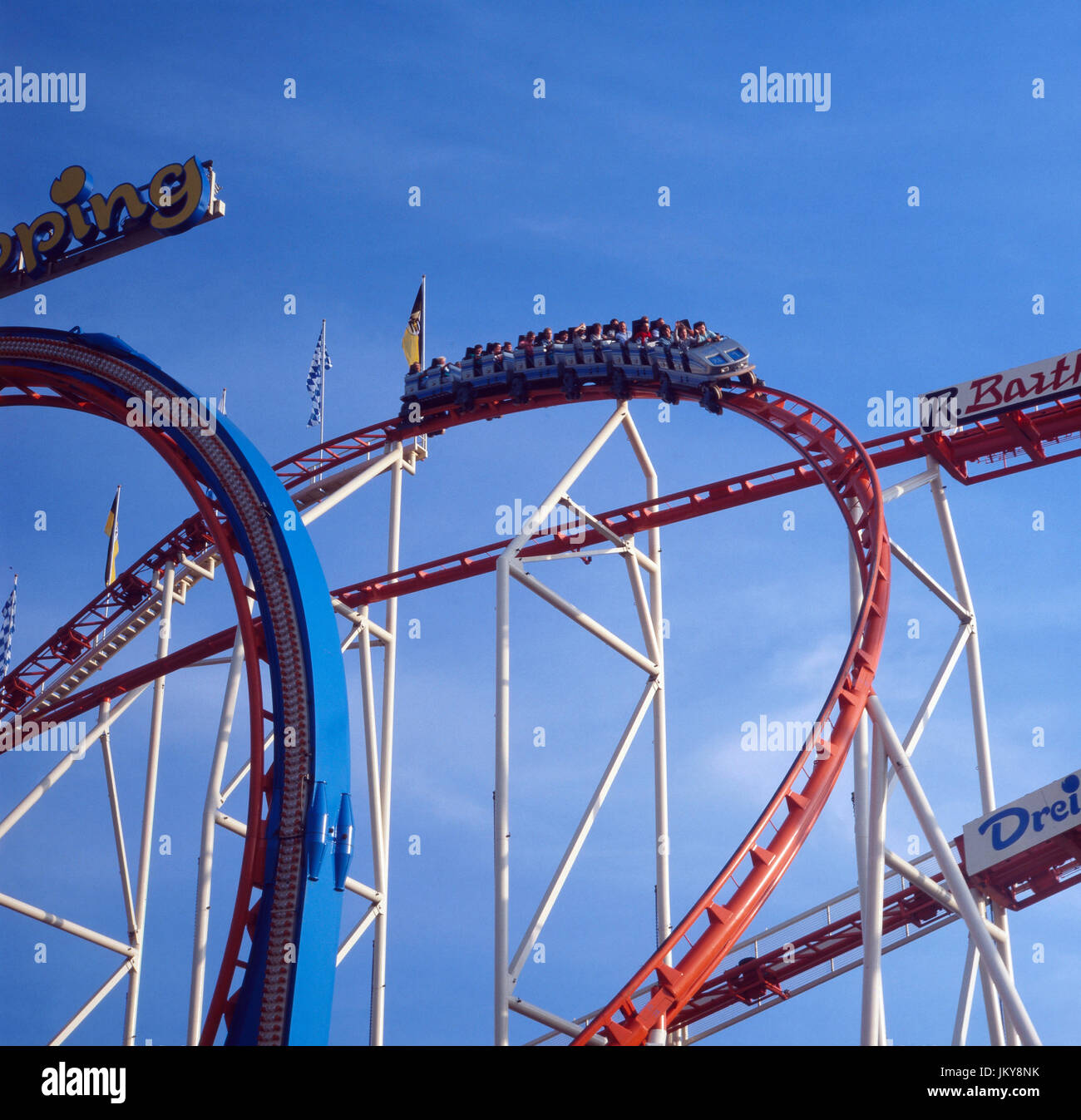 Looping Achterbahn auf dem Oktoberfest in München, Deutschland 1980er ...