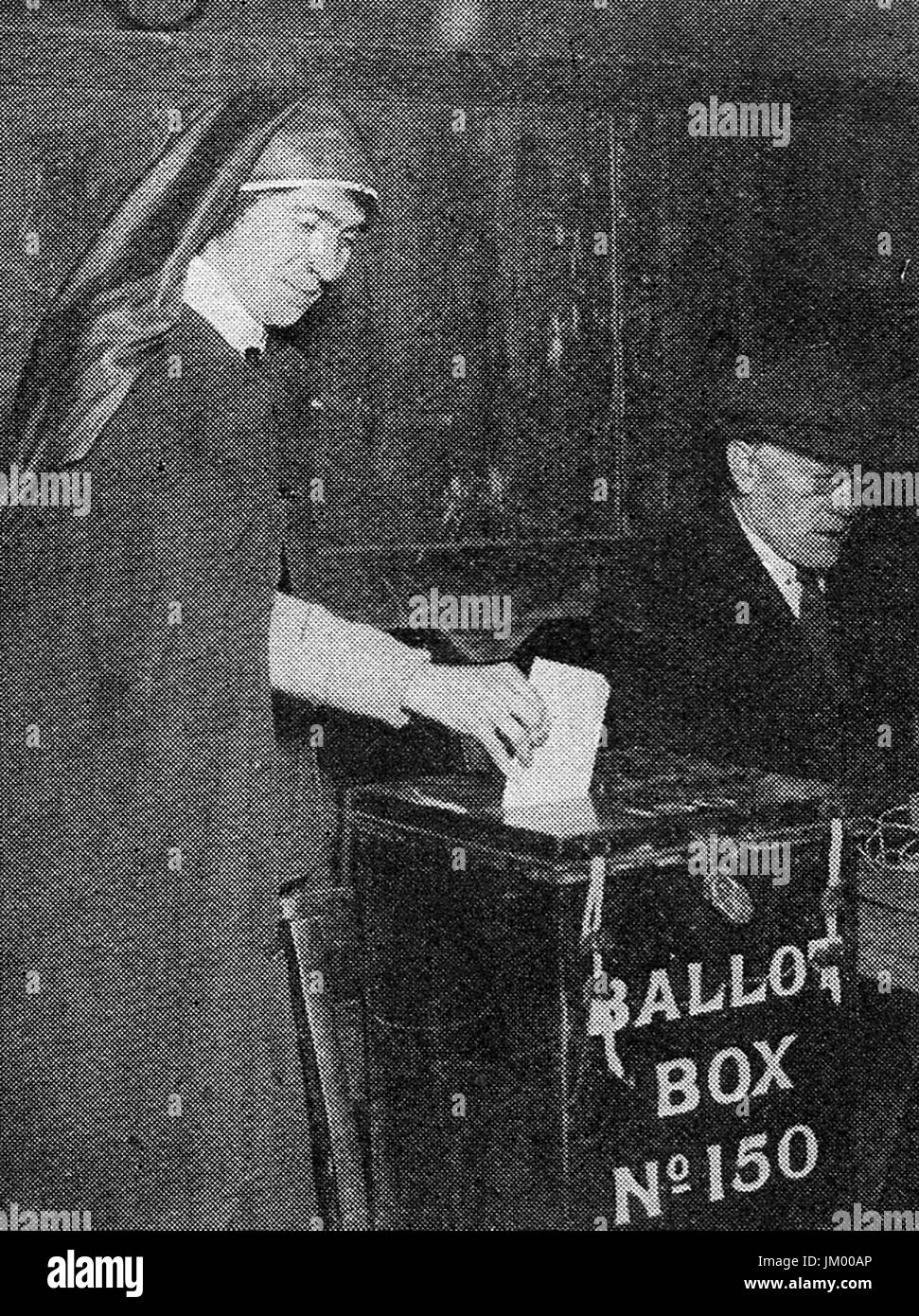 A nun voting at a London election in the 1940's Stock Photo