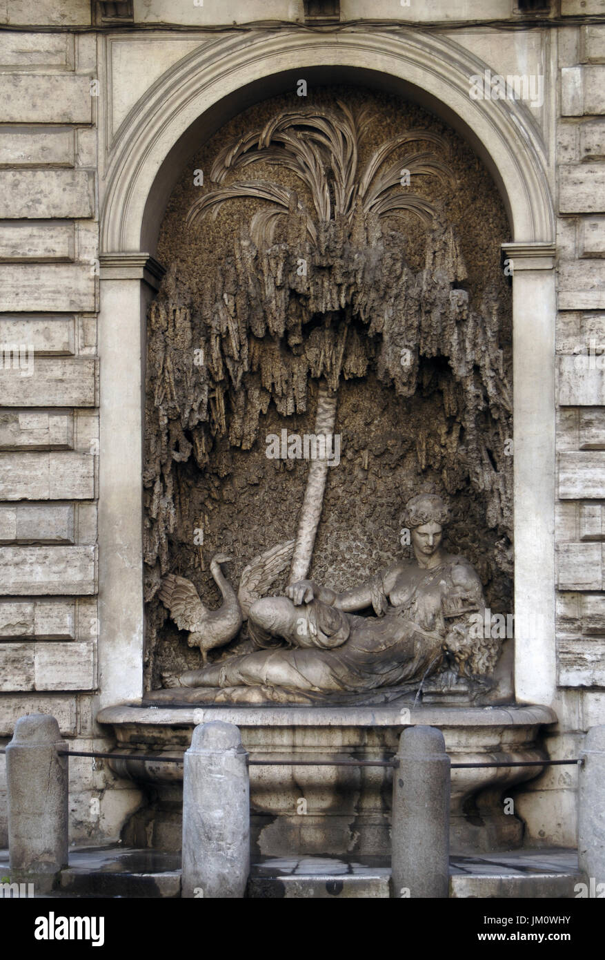 The Four Fountains (The Quattro Fontane), 1588-1593.  The Goddes Juno, the symbol of Strenghth by Domenico Fontana (1543-1607). Rome, Italy. Stock Photo