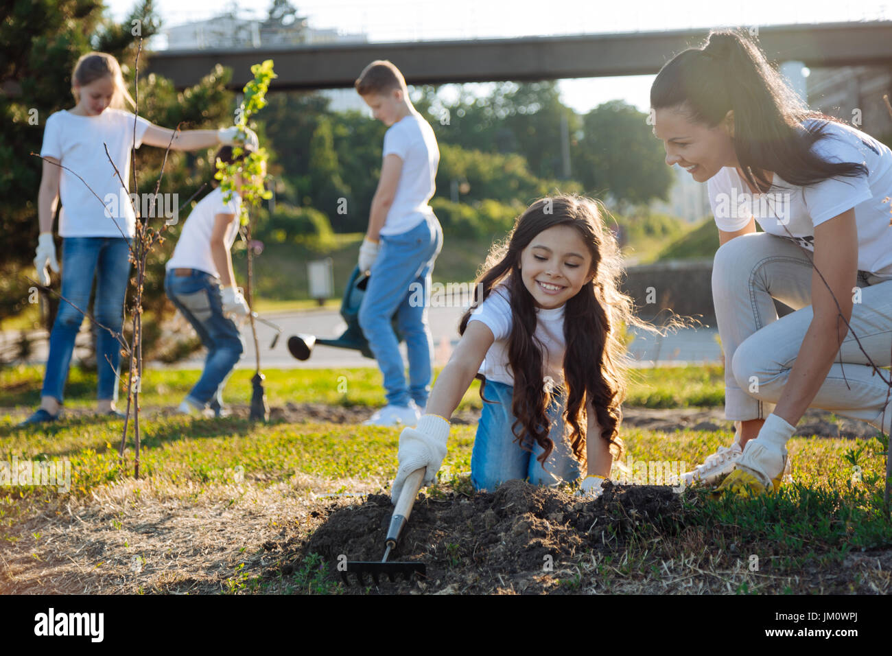 Kids volunteering planting tree hi-res stock photography and images - Alamy