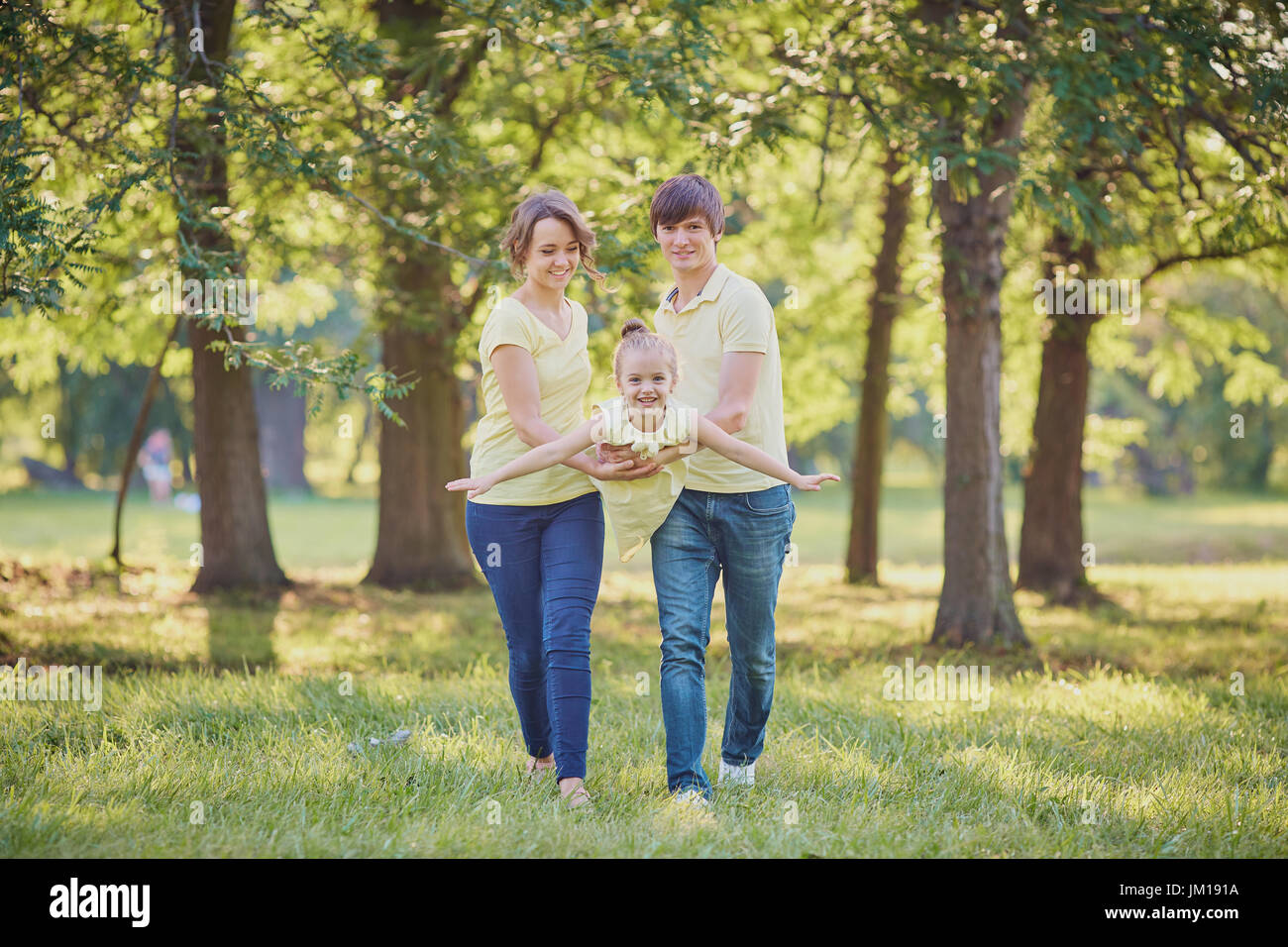 Family picnic park hi-res stock photography and images - Alamy