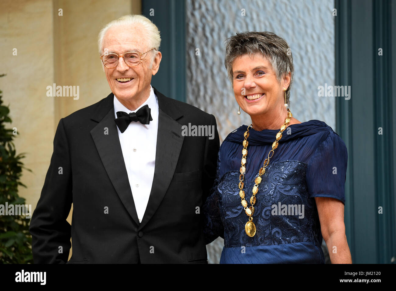 Bayreuth, Germany. 25th July, 2017. The mayor of Bayreuth, Brigitte Merk-Erbe (R) and Franz von Bayern arrive for the opening of the festival in Bayreuth, Germany, 25 July 2017. The Richard Wagner Festival will be opened with the opera 'The Master-Singers of Nuremberg'. Photo: Tobias Hase/dpa/Alamy Live News Stock Photo