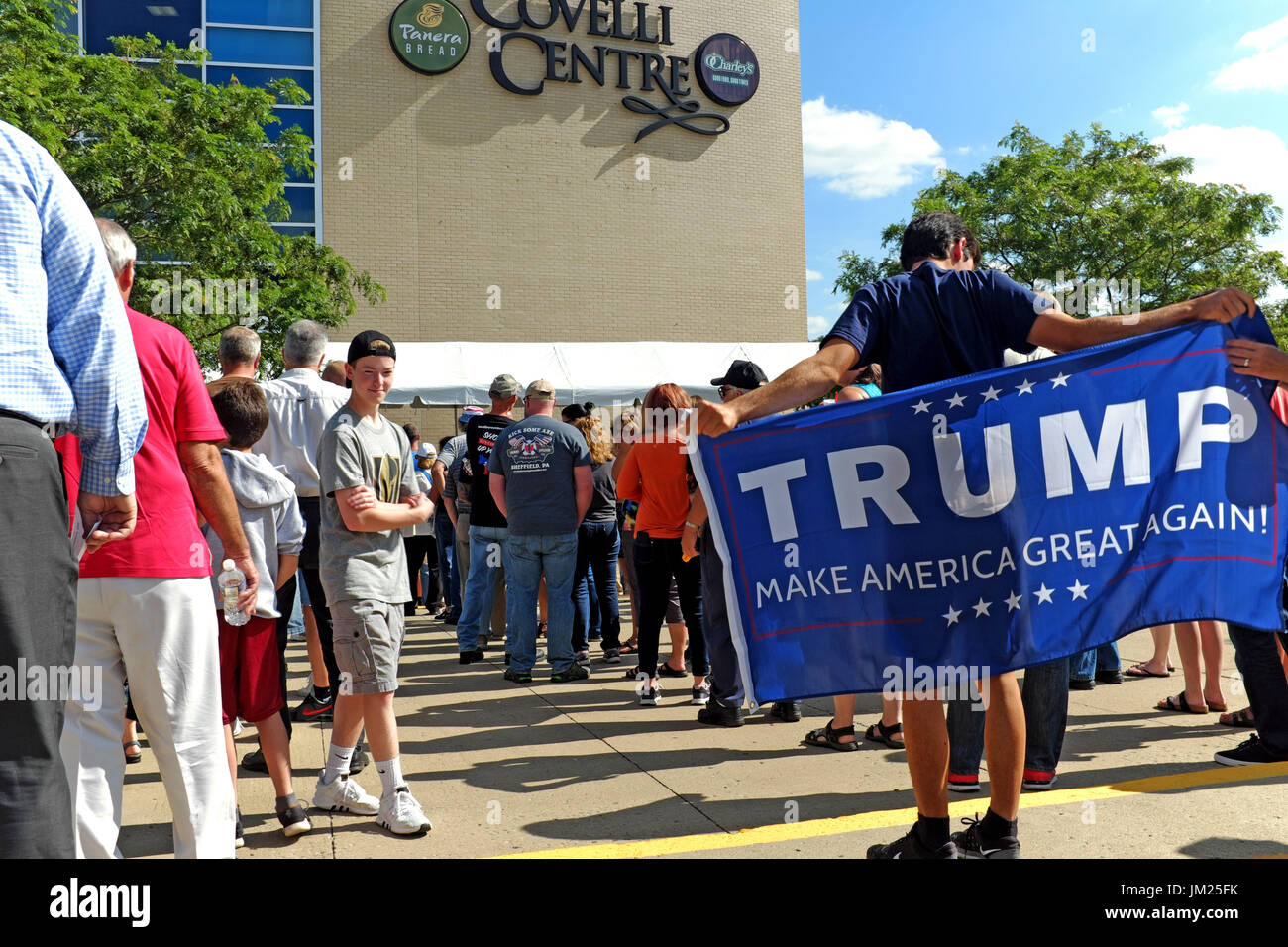 Youngstown, Ohio, USA. 25th July, 2017. President Trump supporters line up outside the Covelli Centre in Youngstown, Ohio, USA on July 25, 2017 for a rally Credit: Mark Kanning/Alamy Live News Stock Photo
