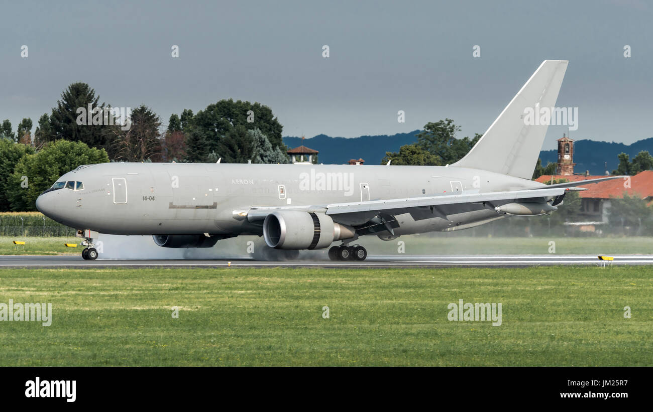 TORINO CASELLE AIRPORT - JULY 10, 2017: Boeing KC767A Aeronautica Militare MM62229, Italian Air Force, land at Turin to take soldiers. It will bring them on the United Arab Emirates state. Stock Photo