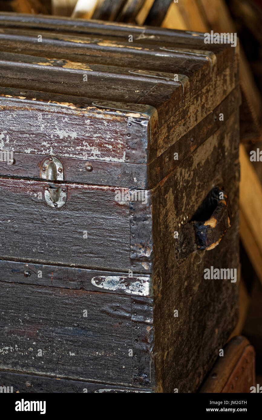 Photo old wooden chest Stock Photo Alamy