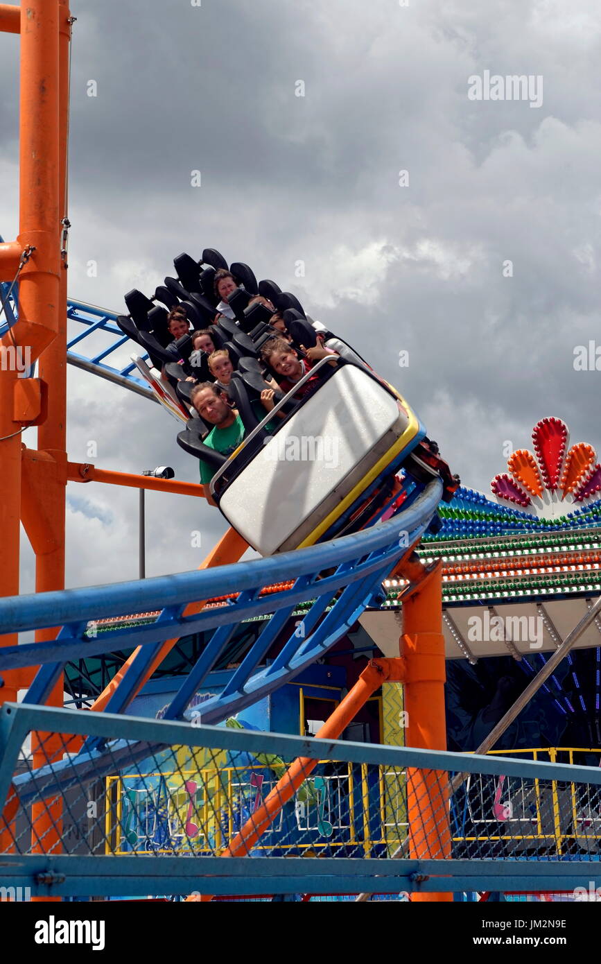 Spinning twirling rides hi-res stock photography and images - Alamy