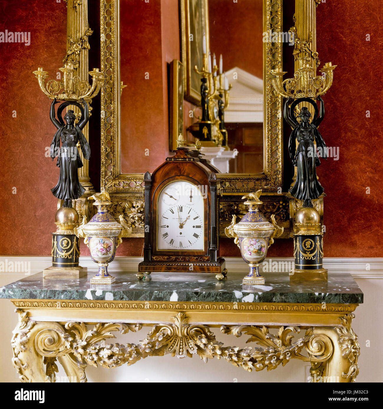 Mirror image of clock hires stock photography and images Alamy