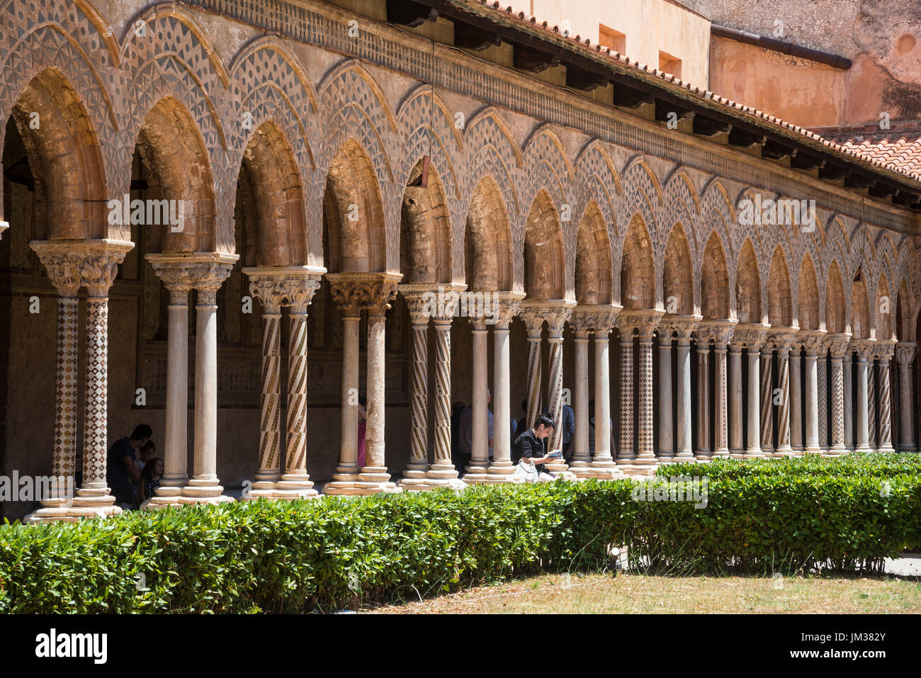 The Chiostro dei Benedettini, cloisters, in the cathedral complex at Monreale near Palermo, Sicily, Italy. Stock Photo