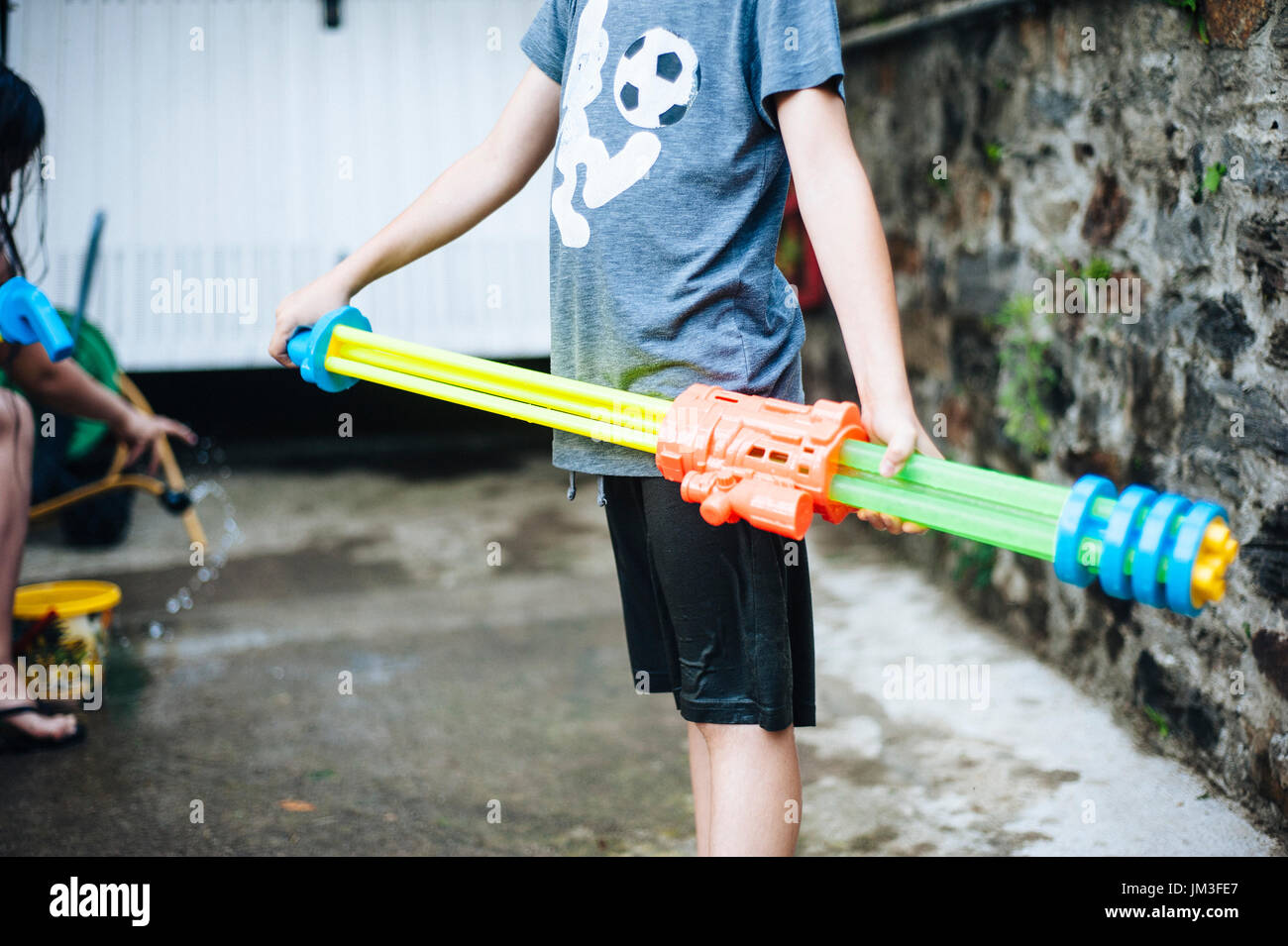 Kids play with water guns Stock Photo Alamy