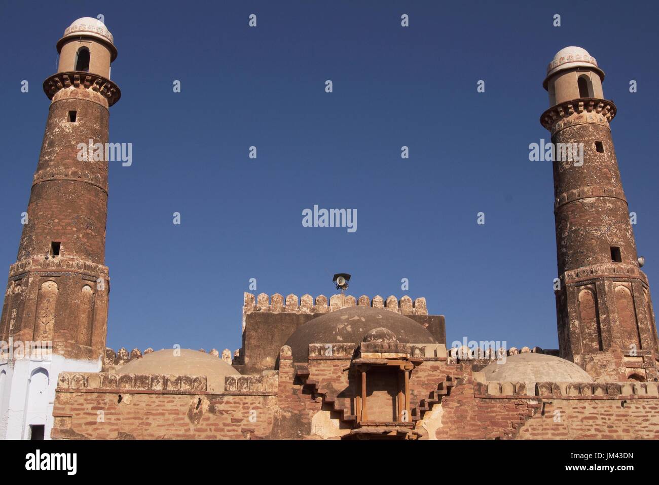 Minaret of the historic Jama Masjid Mosque in the desert city of Nagaur in Rajasthan, India. Stock Photo
