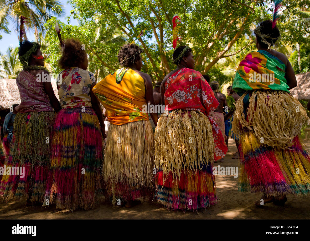 Women dancing grass skirts hires stock photography and images Alamy