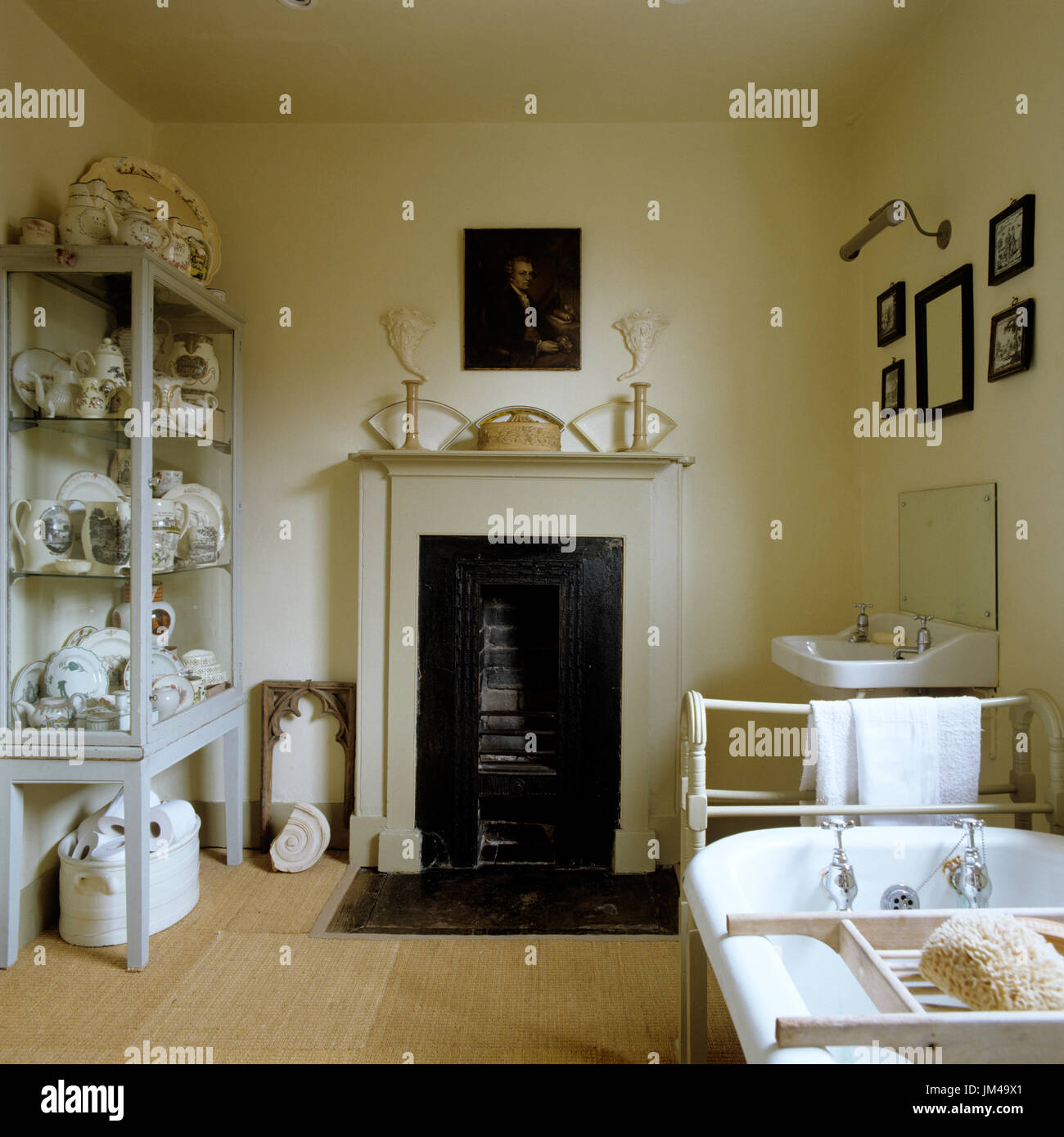 View of Country style bathroom Stock Photo - Alamy