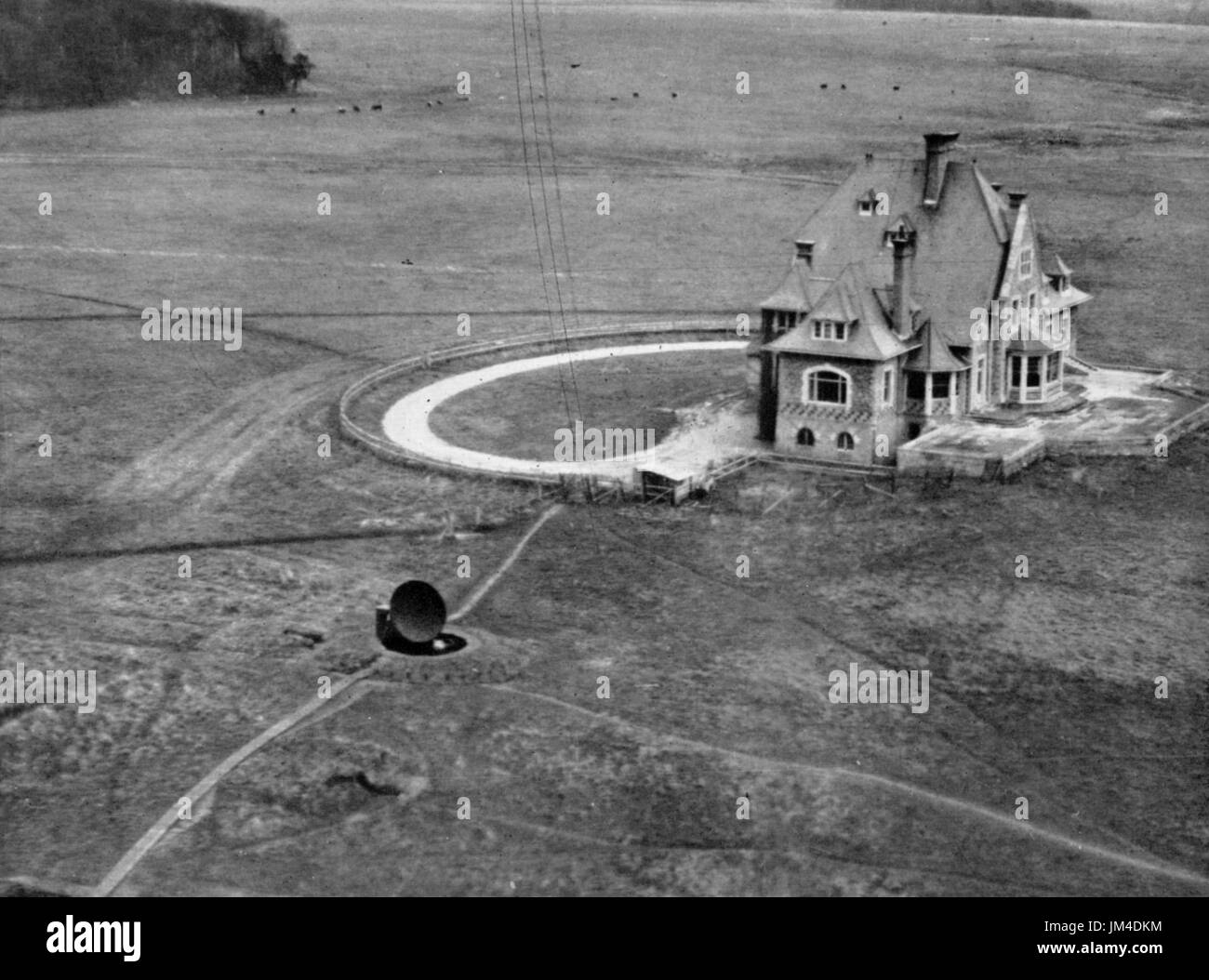 BRUNEVAL RAID (Operation Biting) RAF reconnaissance photo by Sqn Ldr Anthony Hill No 543 Squadron RAF of the Würzburg radar system on the cliffs at Bruneval on 5 December 1942 Stock Photo