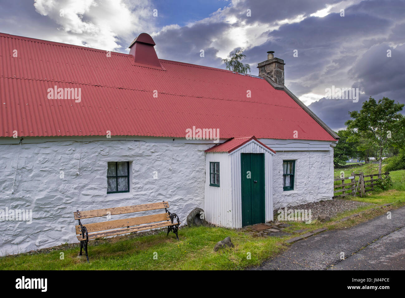 19th century Moirlanich Longhouse, cruck-framed lime-washed Scottish cottage with cattle byre in Glen Lochay near Killin, Stirling, Scotland, UK Stock Photo