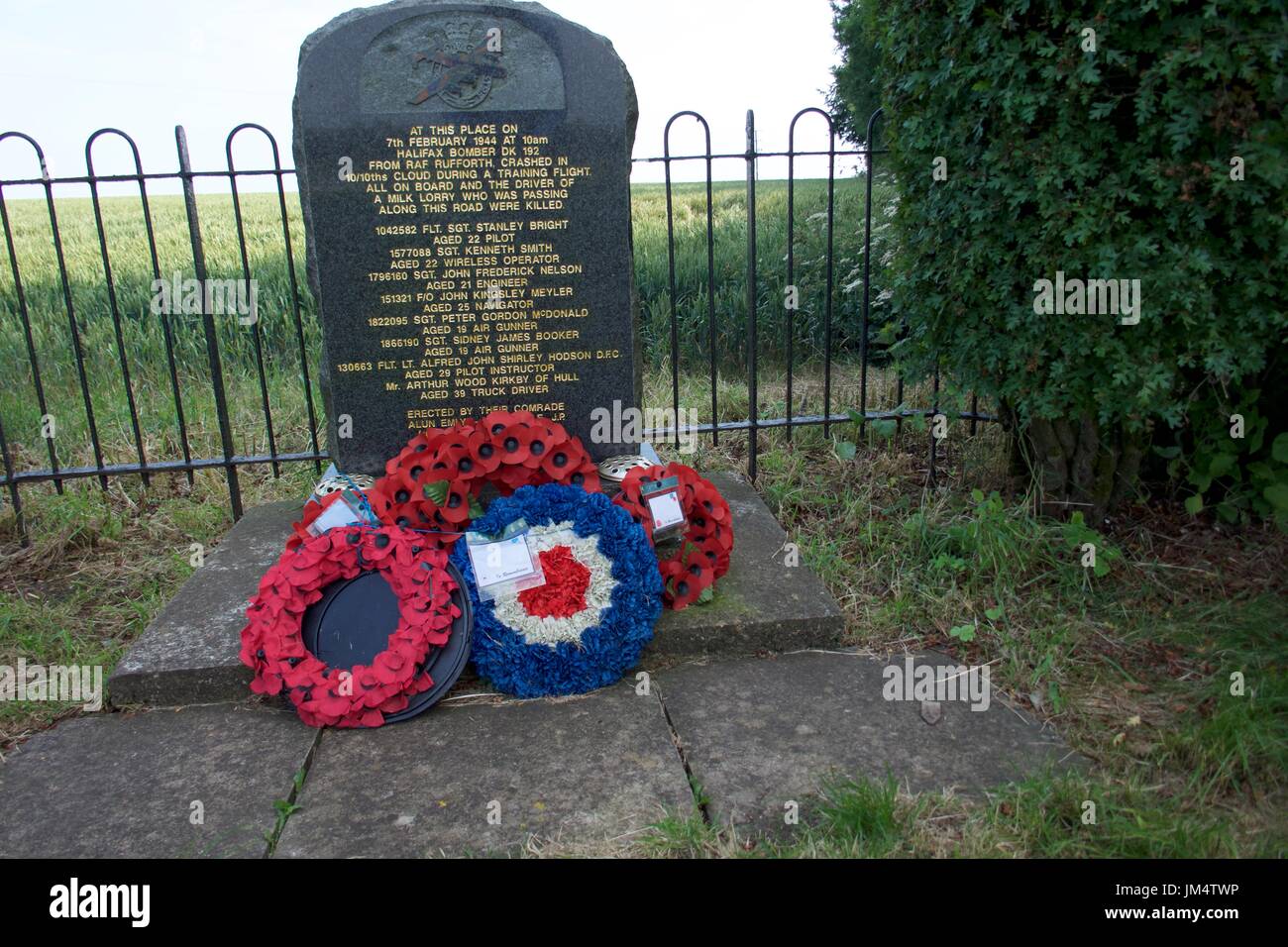 Wreath Inscription Inscription poppy wreath hi-res stock photography and images - Alamy