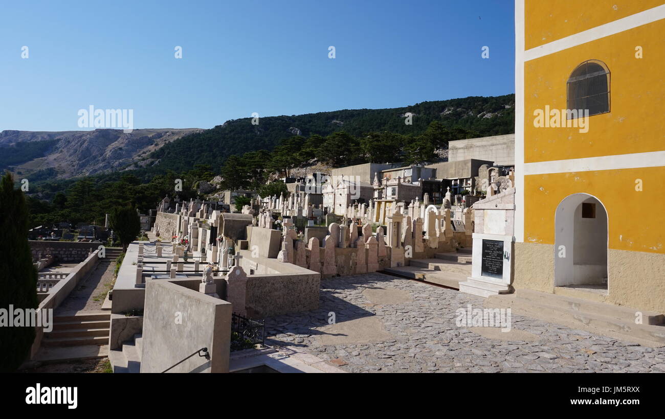 Mediterranean cemetery hi-res stock photography and images - Alamy