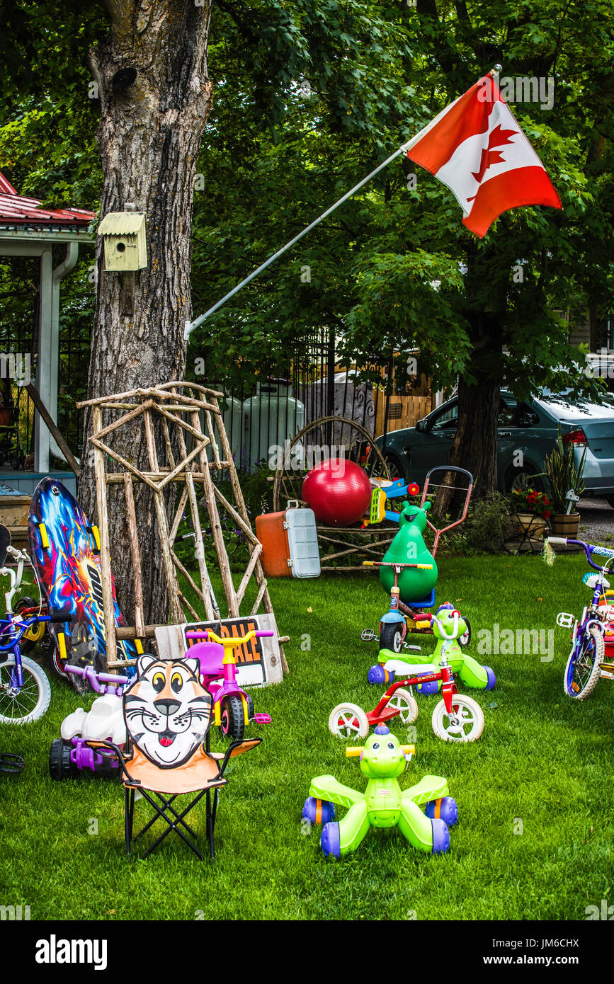 Bobcaygeon,,, Ontario, Canada, small town stores.. canadian flag Stock Photo Alamy